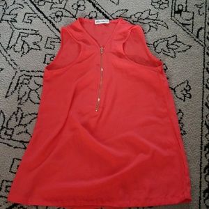 Sleeveless  shirt with top zipper